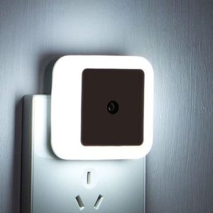 Lampe LED prise murale